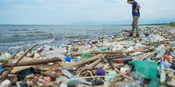 Denizlere her yıl 11 milyon ton plastik karışıyor