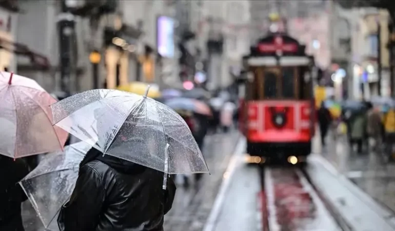 İstanbul’da tehlike geçmedi: Yeni sağanak ve fırtına uyarısı